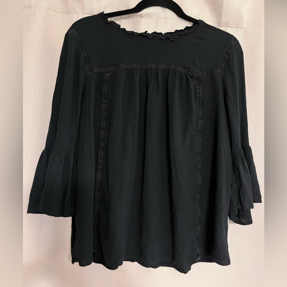Black 3/4 length sleeve flowy top